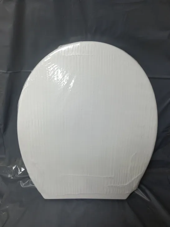 SEALED TOILET SEAT IN WHITE