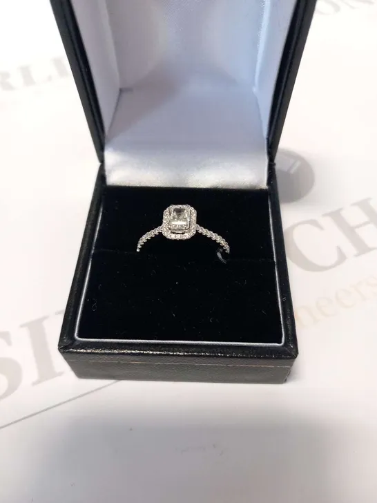 18CT WHITE GOLD RING SET WITH A CERTIFIED RADIANT CUT DIAMOND(COLOUR F, CLARITY SI1) TO DIAMOND HALO AND SHOULDERS, WEIGHT +0.74CT