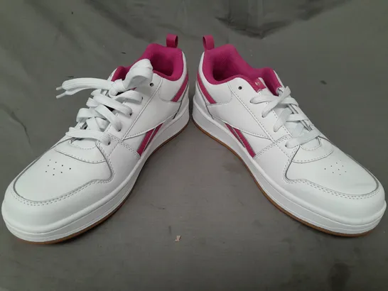 PAIR OF REEBOK TRAINERS IN WHITE/FUCHSIA UK SIZE 5.5