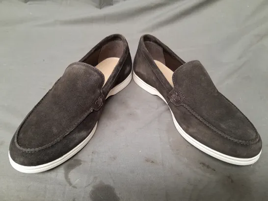 BOXED PAIR OF MOSS SUEDE LOAFERS IN BROWN UK SIZE 7