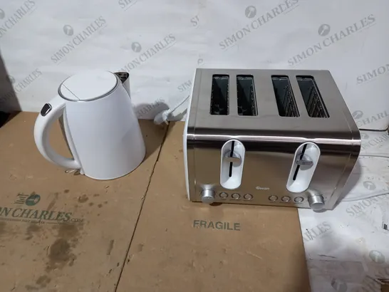 BOXED SWAN 4-SLICE TOASTER AND KETTLE SET RRP £49.99