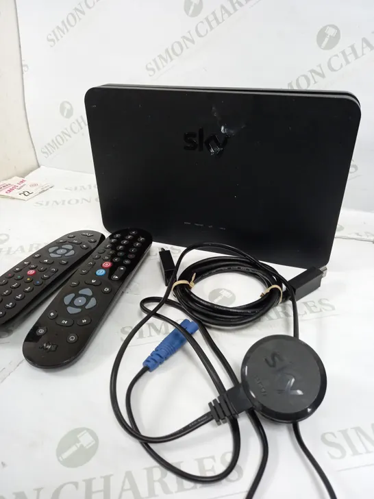 BOX OF APPROXIMATELY 10 ASSORTED ITEMS TO INCLUDE - HDMI, SKY BOX, REMOTE ETC