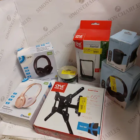 BOX OF ASSORTED ELECTRICAL ITEMS TO INCLUDE HEADPHONES, WALL MOUNTS AND SPEAKERS