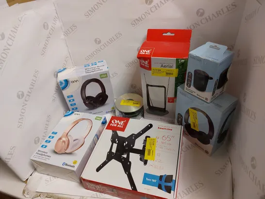 BOX OF ASSORTED ELECTRICAL ITEMS TO INCLUDE HEADPHONES, WALL MOUNTS AND SPEAKERS