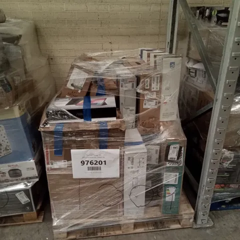 PALLET OF APPROXIMATELY 16 ASSORTED MONITORS INCLUDING: