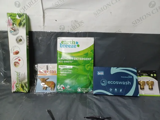 BOX OF APPROXIMATELY 12 ASSORTED ITEMS TO INCLUDE - ECOSWASH OCEAN BREEZE SCENT , EARTH BREEZE LAUNDRY DETERGENT , GREEN BLADE BRASS TAP ADAPTOR ETC