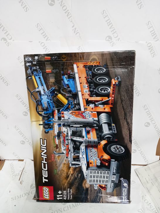 LEGO TECHNIC HEAVY-DUTY TOW TRUCK SET RRP £139.99