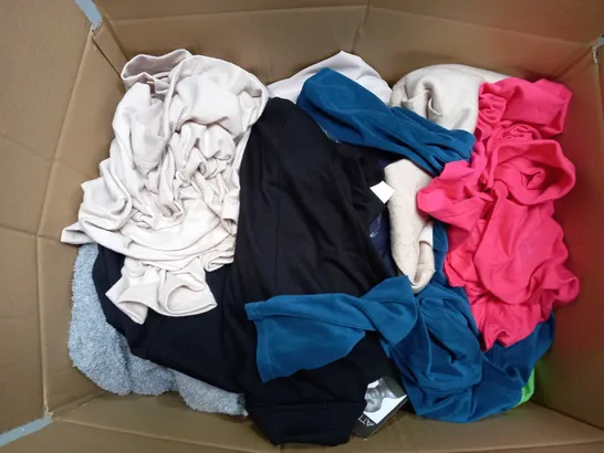 BOX OF APPROX 25 ASSORTED CLOTHING ITEMS TO INCLUDE - CENTIGRADE 2XL CARDIGAN - CAROLE HOCHMAN S - QUACKS FACTORY ECT