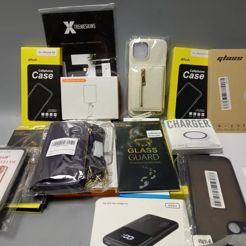 LOT OF APPROXIMATELY 20 PHONE ACCESSORIES AND ELECTRICALS TO INCLUDE TEMPERED GLASS SCREEN PROTECTORS, CHARGERS, POWERBANKS, ETC