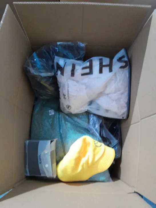 BOX OF APPROXIMATELY 20 ASSORTED CLOTHING AND FASHION ITEMS IN VARIOUS STYLES, SIZES, AND COLOURS - COLLECTION ONLY