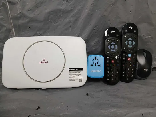 BOX OF APPROXIMATELY 12 ASSORTED ITEMS TO INCLUDE - SKY REMOTE , TRAVEL PLUG , LOGI MOUSE ETC