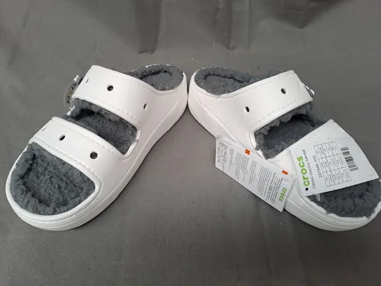 PAIR OF CROCS CLASSIC COZZZY SANDALS IN WHITE UK SIZE M5/W6