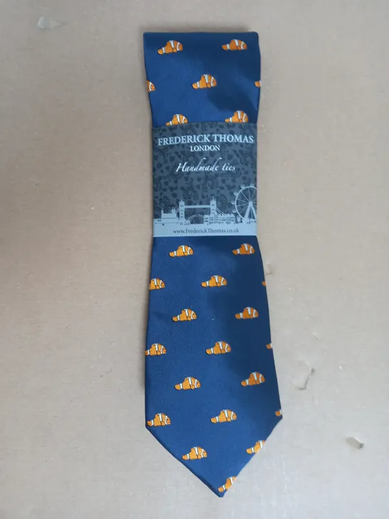 FREDERICK TH/OMAS TIE IN NAVY GOLDFISH ONE SIZE