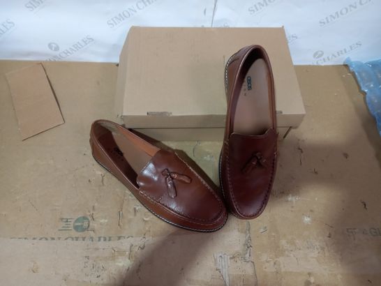 BOXED PAIR OF ASOS BROWN FAUX LEATHER SHOES SIZE 11