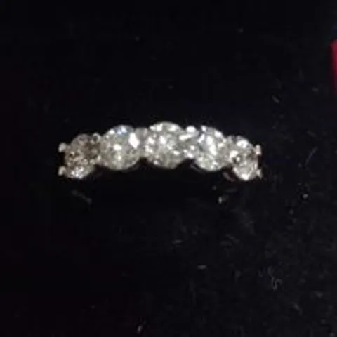 18CT GOLD FIVE STONE HALF ETERNITY RING SET WITH NATURAL DIAMONDS WEIGHING +1.53CT