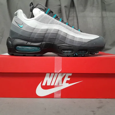 BOXED PAIR OF NIKE AIR MAX 95 SHOES IN GREY/BLUE UK SIZE 8