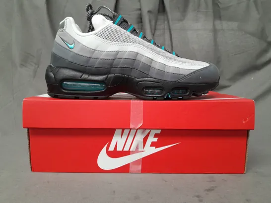 BOXED PAIR OF NIKE AIR MAX 95 SHOES IN GREY/BLUE UK SIZE 8