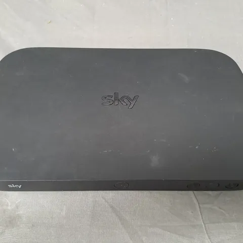 SKY Q BOX ES340D8