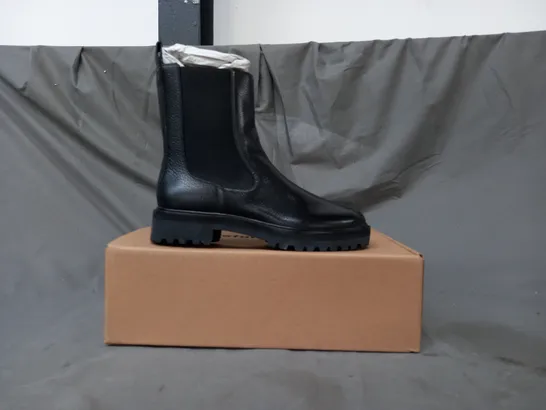 BOXED PAIR OF REFORMATION KATERINA LUG SOLE CHELSEA BOOTS IN BLACK SIZE 8