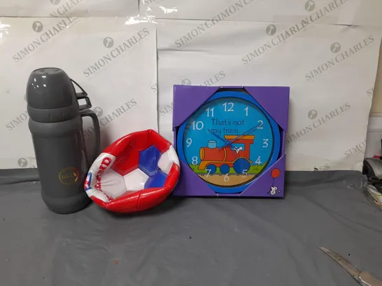 BOXED LOT OF APPROX. 16 HOUSEHOLD ITEMS TO INCLUDE CLOCKS, FOOTBALLS AND KITCHENWARE 