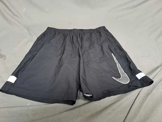 NIKE DRI-FIT SHORTS SIZE M