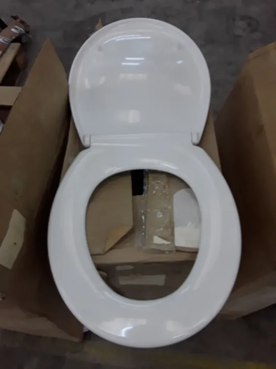 BRAND NEW TOILET SEAT