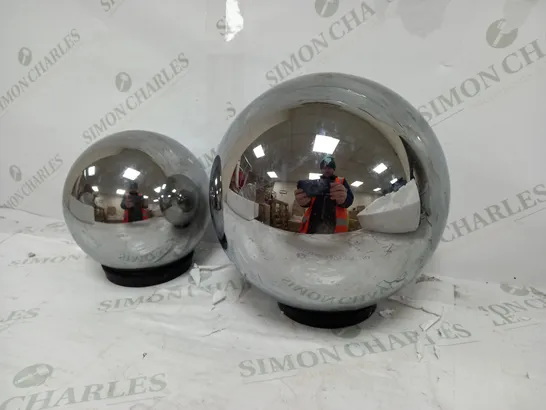 BOXED OUTLET K BY KELLY SET OF 2 INDOOR OUTDOOR PRELIT GLASS SPHERES