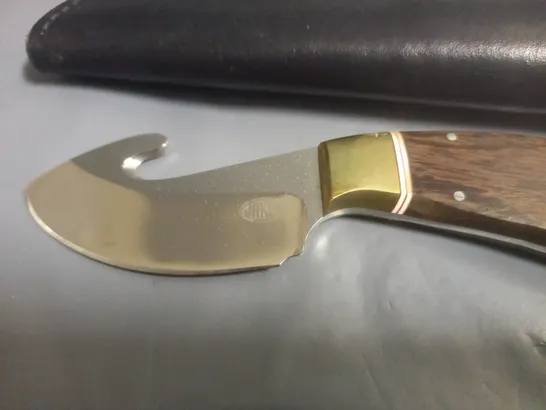 JAKES 3" CURVED KNIFE IN SHEATH