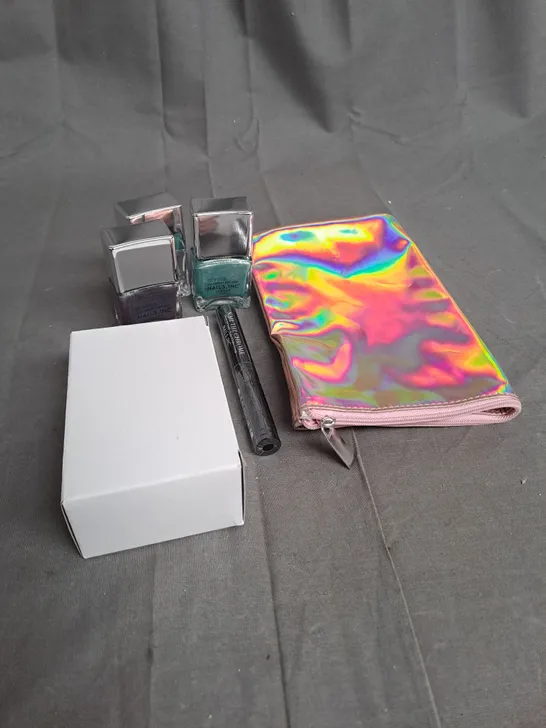 BOXED SET OF NAIL POLISH AND BRUSHES WITH BAG 