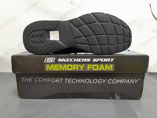 BOXED PAIR OF SKECHERS MEMORY FOAM TRAINERS IN BLACK UK SIZE 10.5