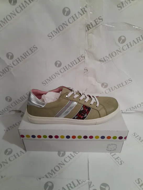 BOXED ADESSO OLIVE CASUAL TRAINERS SIZE 7