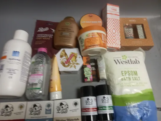 LOT OF APPROXIMATELY 20 ASSORTED HEALTH AND BEAUTY ITEMS TO INCLUDE EPSOM BATH SALTS, BLACK STUFF SOAP AND KERATIN SMOOTH SHAMPOO