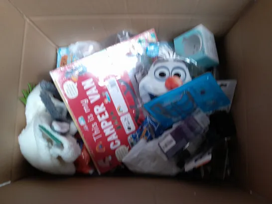 LARGE BOX OF ASSORTED TOYS AND GAMES TO INCLUDE COCOMELON, WATER GUNS AND TRADING CARDS