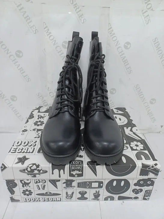 KOI FOOTWEAR MENS BLACK ANIMAL FREE MILITARY BOOTS SIZE 9