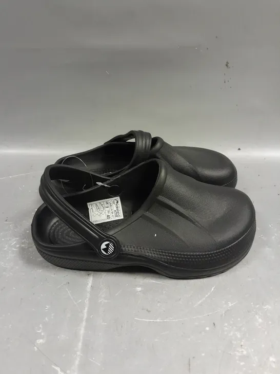 PAIR OF LAKELAND ACTIVE ALLONBY CLOGS IN BLACK - 7