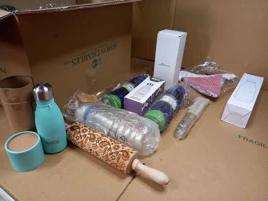 LOT OF APPROX 20 ASSORTED HOUSEHOLD ITEMS TO INCLUDE: CONTIGO BOTTLES, BUNTING, KITCHEN ITEMS
