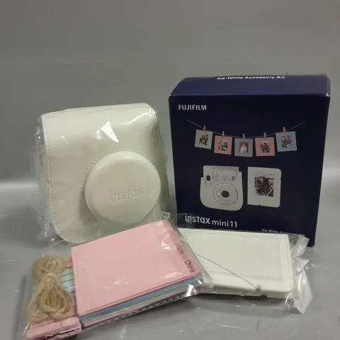 BOXED FUJIFILM INSTAX MINI 11 ICE-WHITE ACCESSORY KIT 