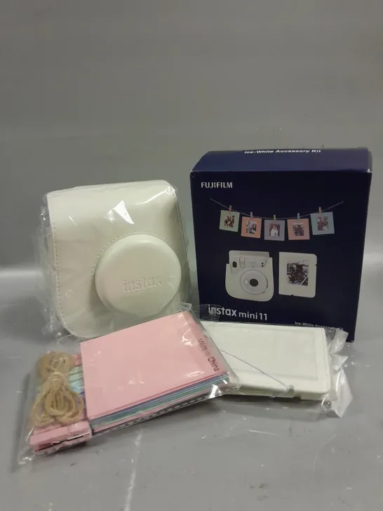 BOXED FUJIFILM INSTAX MINI 11 ICE-WHITE ACCESSORY KIT 