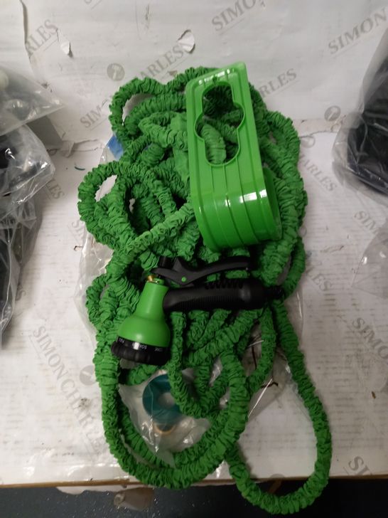 GREEN EXTENDABLE GARDEN HOSE