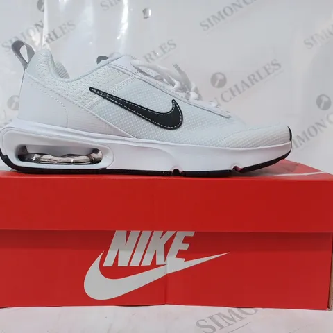 BOXED PAIR OF NIKE AIR MAX INTRLK LITE SHOE IN WHITE/BLACK UK SIZE 4.5