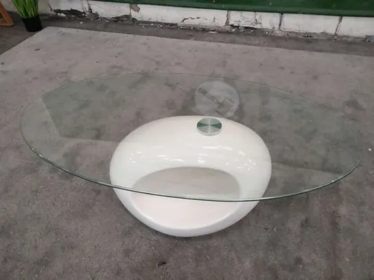 NEBLUS STYLE CURVED WHITE & CLEAR GLASS COFFEE TABLE