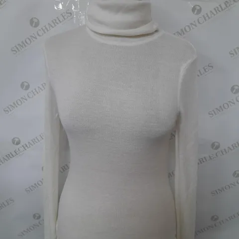 APPROXIMATELY 15 ASSORTED COTTON CLOTHING ITEMS TO INCLUDE EVERFINE ROLL NECK KNIT SWEATER IN WHITE SIZE S, V NECK SWEATER IN GREY SIZE M | M, DAD SHIRT IN PEBBLE SIZE S