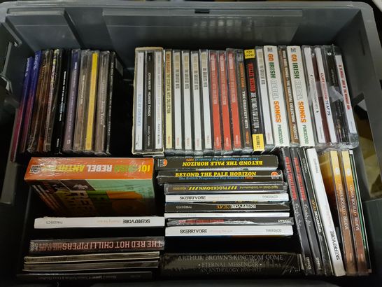 APPROXIMATELY 55 ASSORTED CD'S AND AUDIO BOOKS TO INCLUDE DOCTOR WHO DARLEK UNIVERSE 2, IRON MAIDEN SENJUTSU AND THE VAPORS WAITING FOR THE WEEKEND
