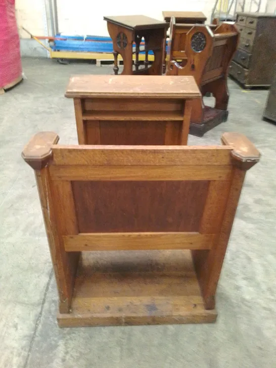 VINTAGE CLERGY CHAIR PEW BENCH WITH TEXT STAND AND PRAYER SPACE