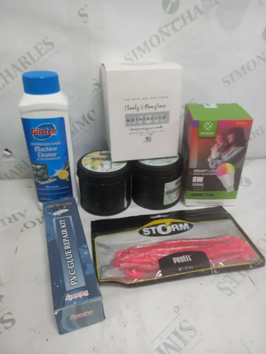 BOX OF APPROXIMATELY 10 ASSORTED ITEMS TO INCLUDE - SMART LED BULB, PVC GLUE, STORM PRO EEL ETC