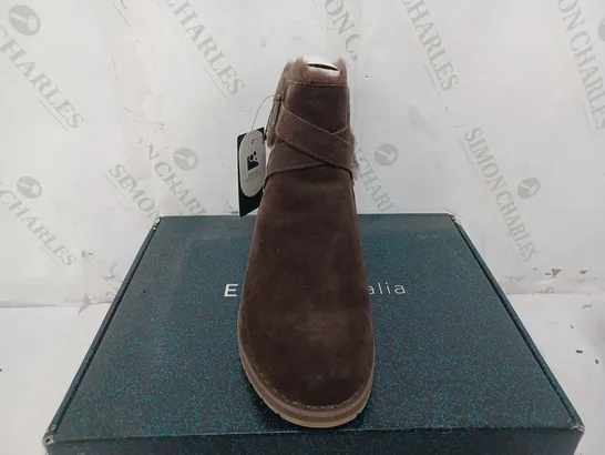 EMU AUSTRAILA MERAK SUEDE ESPRESSO BOOTS - UK SIZE 7