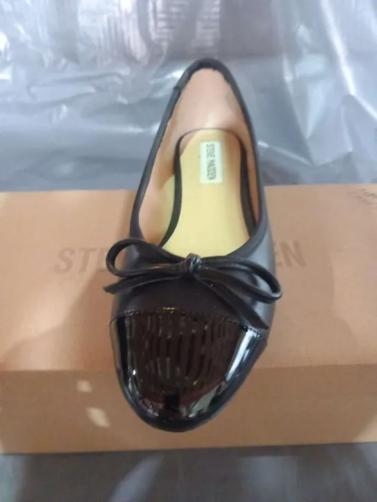 BOXED STEVE MADDEN ELLISON BLACK FLATS SIZE 38