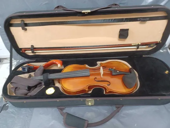 UNBRANDED CASED VIOLIN 