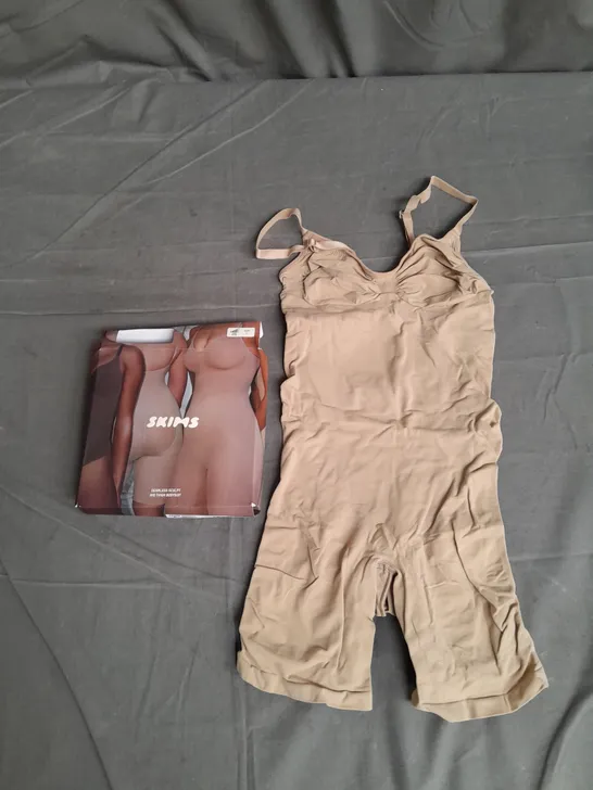 SKIMS SEAMLESS SCULPT MID THIGH BODYSUIT IN CLAY SIZE L