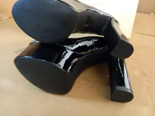 BOXED PAIR OF PUBLIC DESIRE DONATELLA BLACK HEELED SHOES - 6